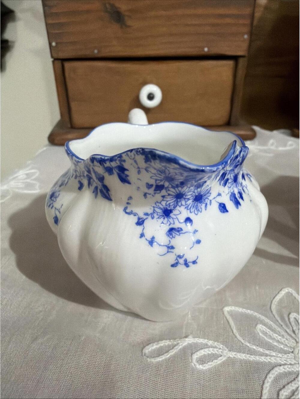VTG small Creamer pitchers lot 2 Blue Floral Bone china cottage primitive decor - Picture 9 of 15